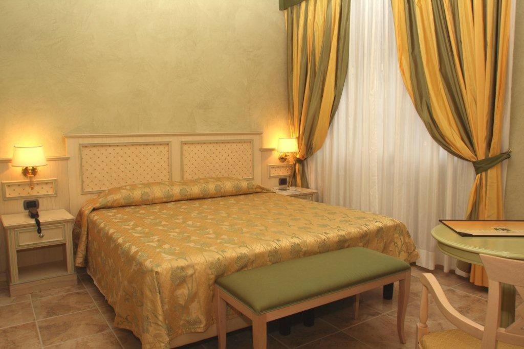 Da Oe Vittorio Srl Hotel Recco Room photo